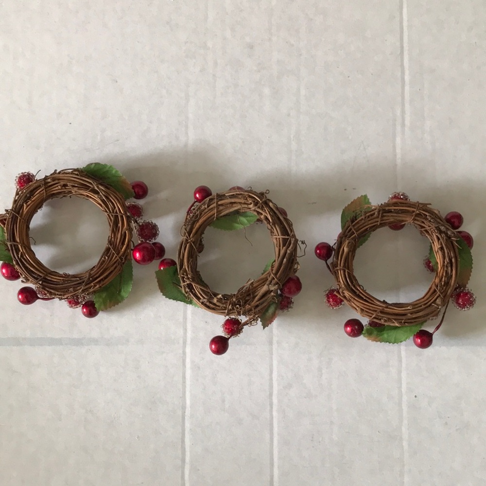 Festive Red Berry Rings - Picture 9 of 11